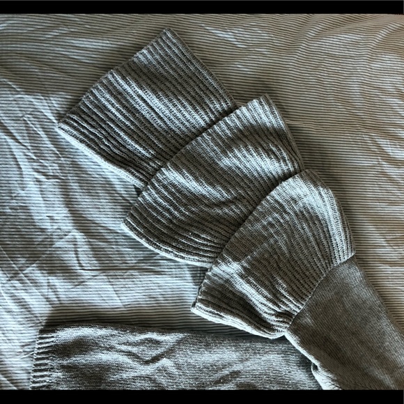Ruffle sleeve sweater - Picture 2 of 3